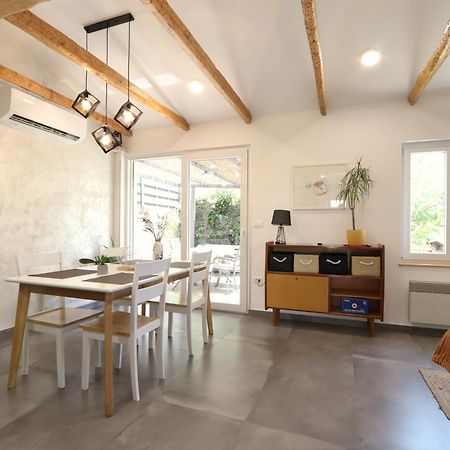מדולין Holiday House "Laurus Garden" With Private Parking מראה חיצוני תמונה