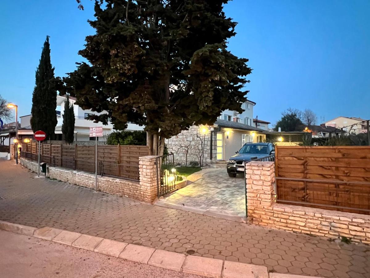 מדולין Holiday House "Laurus Garden" With Private Parking מראה חיצוני תמונה