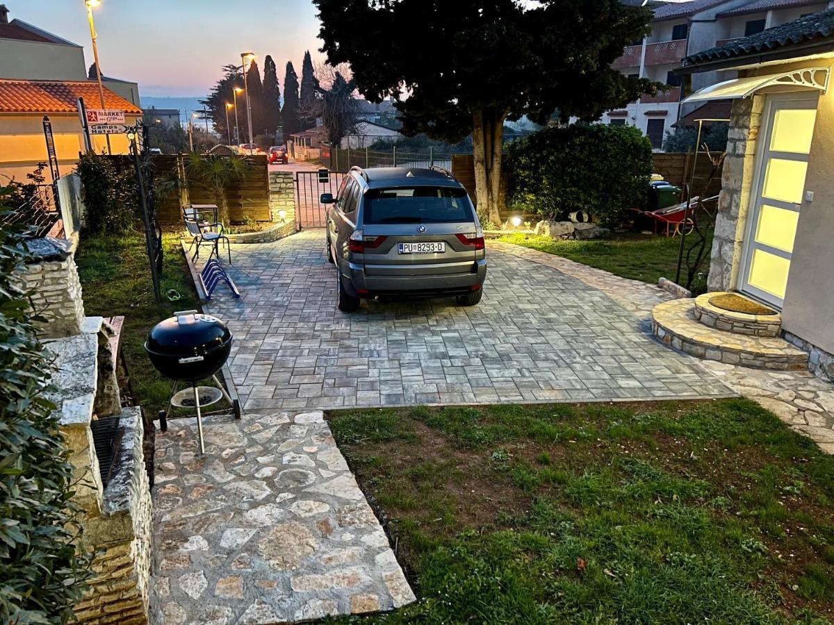 מדולין Holiday House "Laurus Garden" With Private Parking מראה חיצוני תמונה