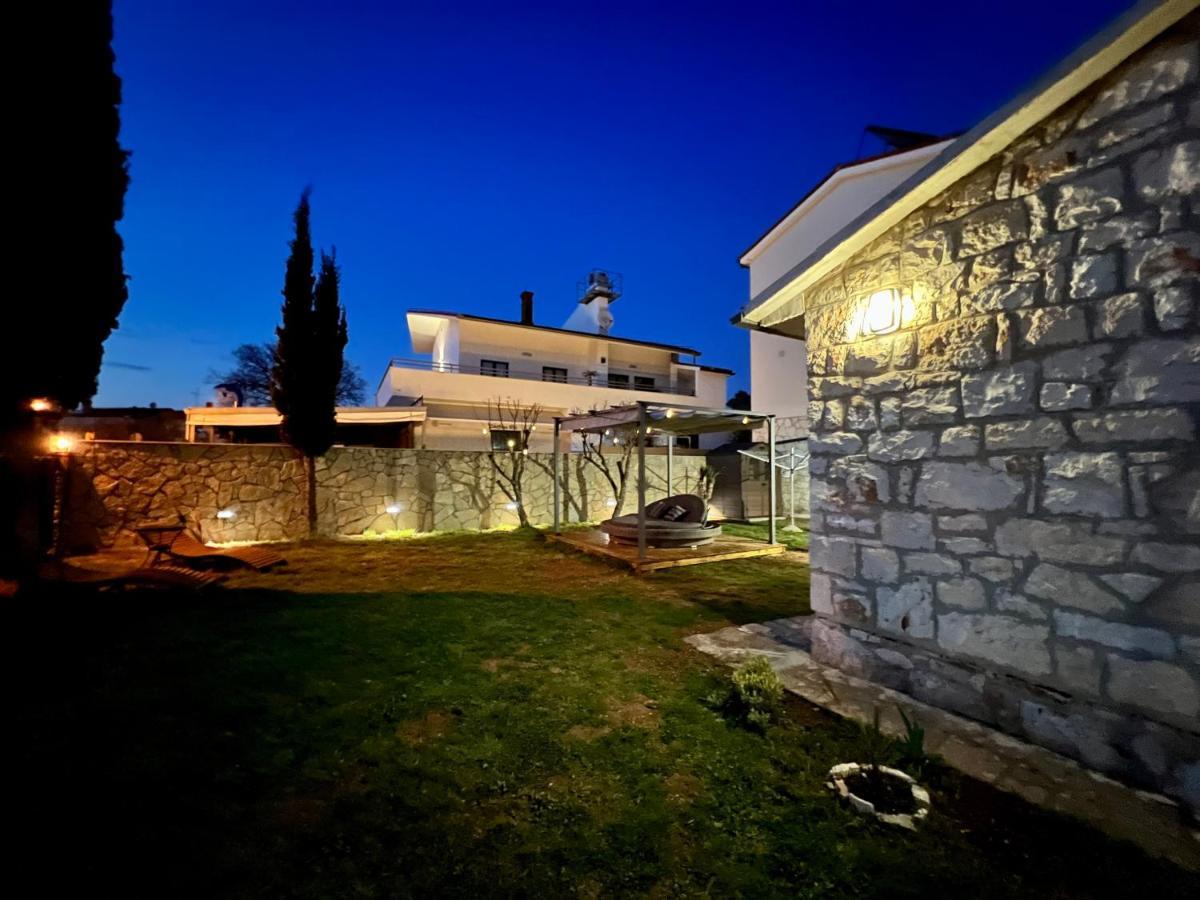 מדולין Holiday House "Laurus Garden" With Private Parking מראה חיצוני תמונה