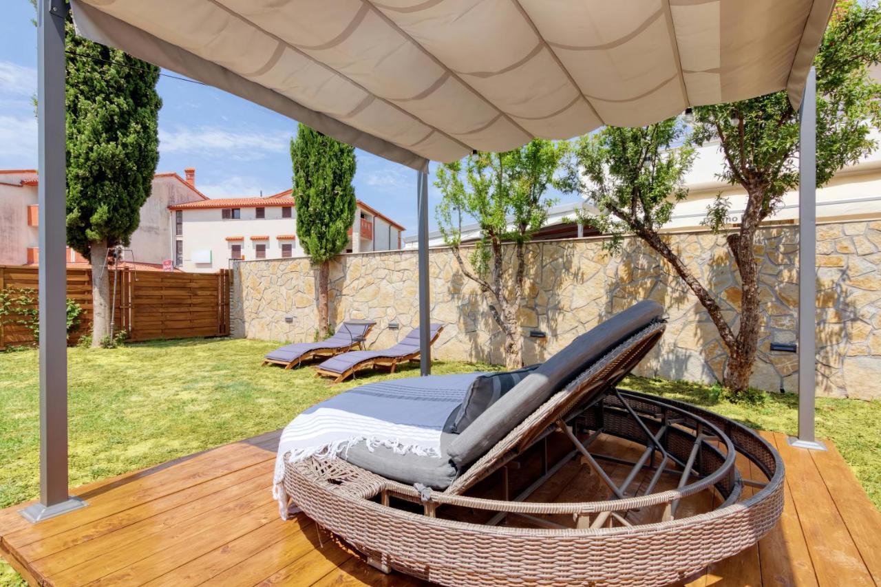 מדולין Holiday House "Laurus Garden" With Private Parking מראה חיצוני תמונה