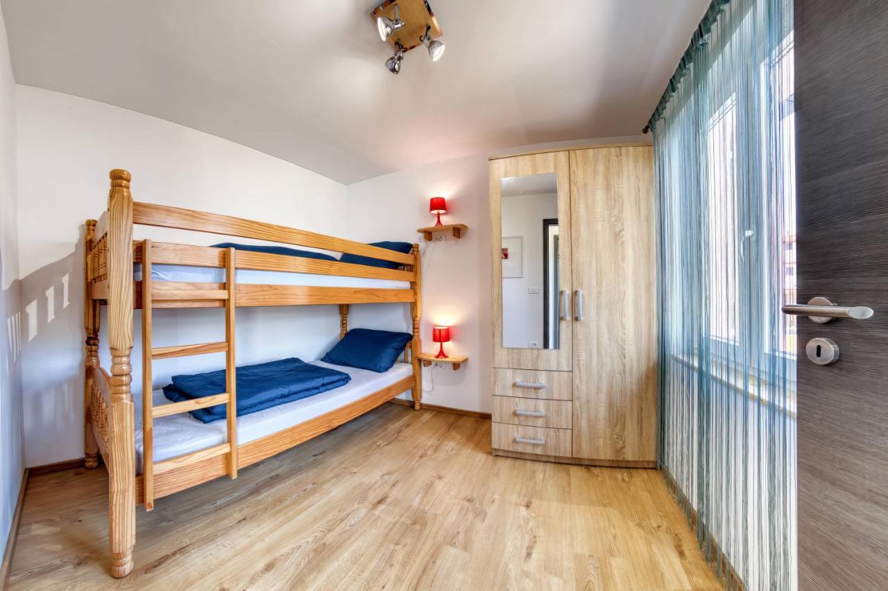מדולין Holiday House "Laurus Garden" With Private Parking מראה חיצוני תמונה