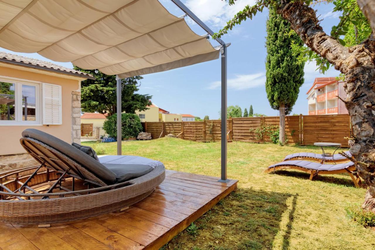מדולין Holiday House "Laurus Garden" With Private Parking מראה חיצוני תמונה