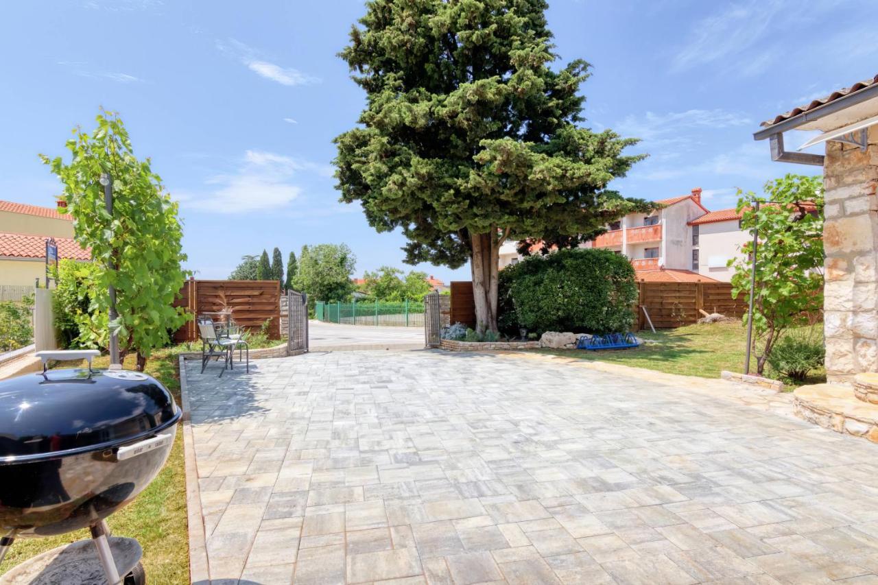 מדולין Holiday House "Laurus Garden" With Private Parking מראה חיצוני תמונה