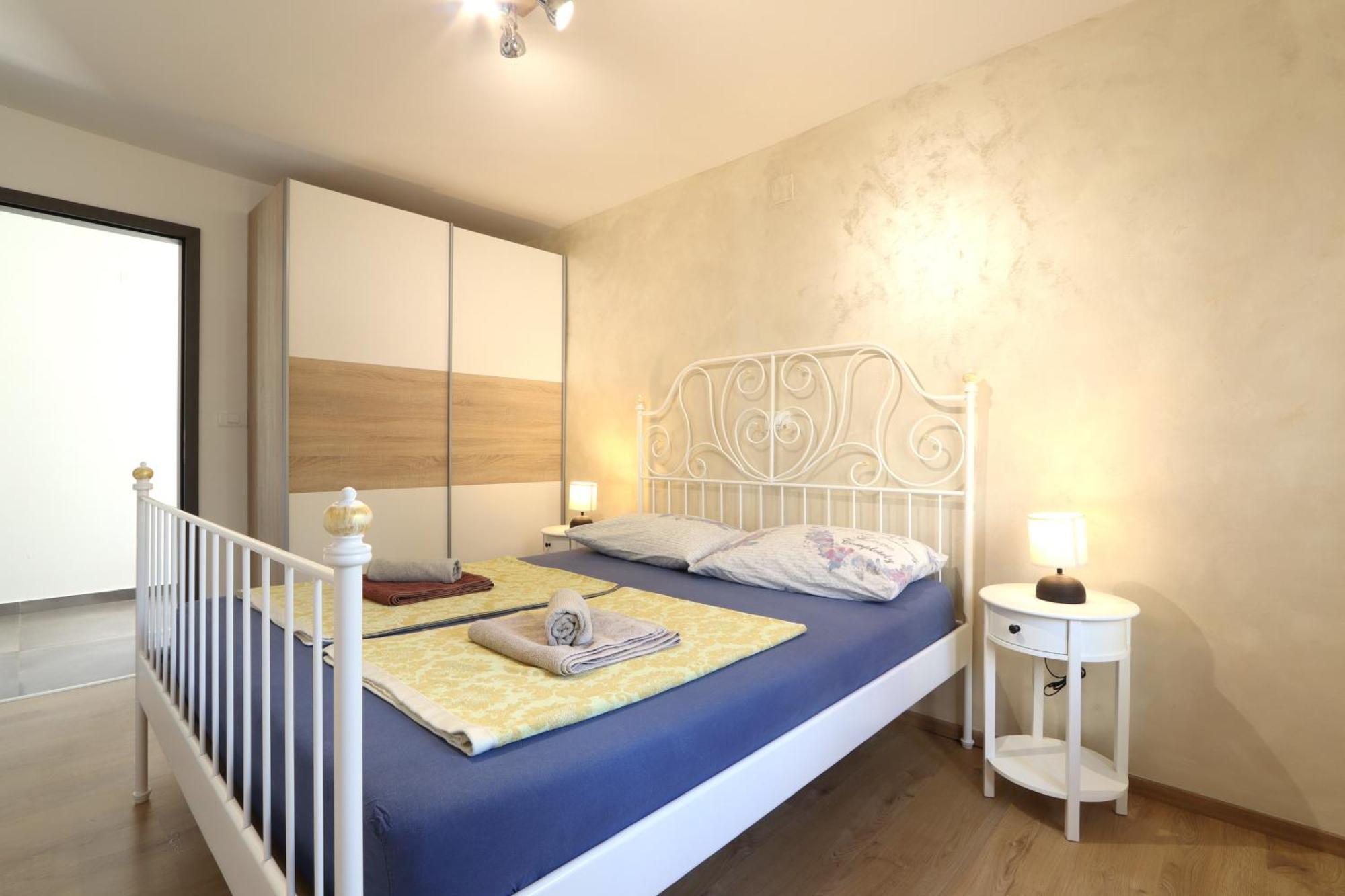 מדולין Holiday House "Laurus Garden" With Private Parking מראה חיצוני תמונה