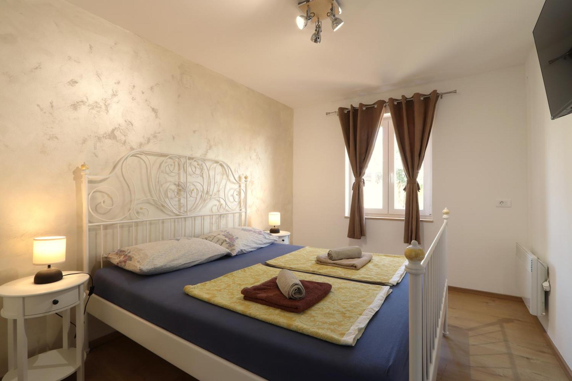 מדולין Holiday House "Laurus Garden" With Private Parking מראה חיצוני תמונה