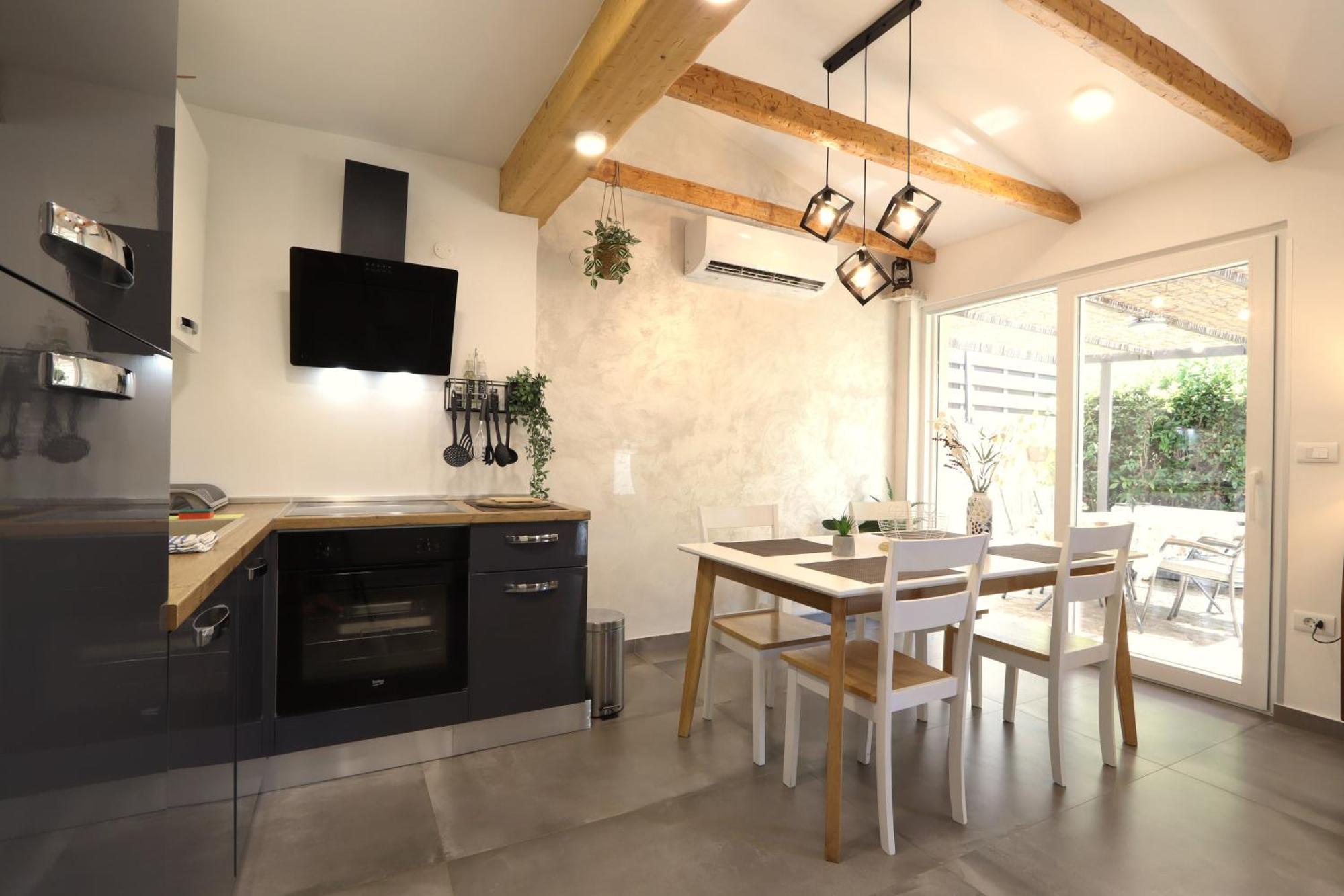 מדולין Holiday House "Laurus Garden" With Private Parking מראה חיצוני תמונה